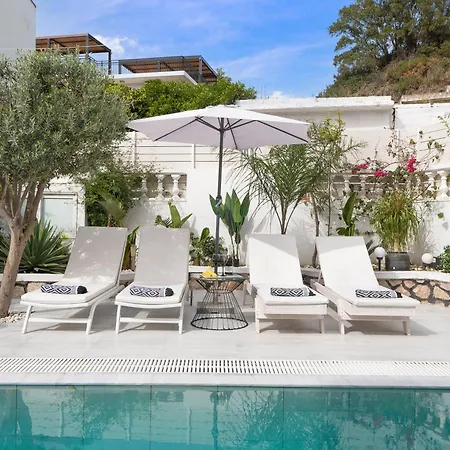 Mikaela's Pool House *