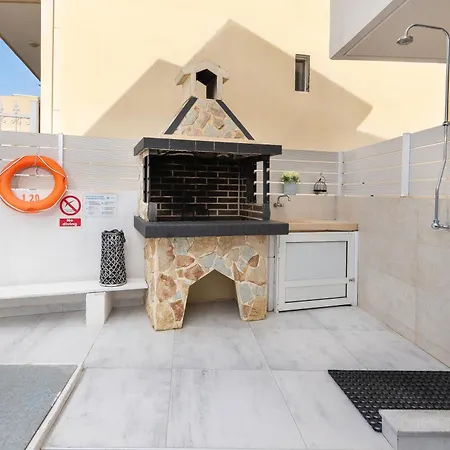 Villa Mikaela's Pool House *