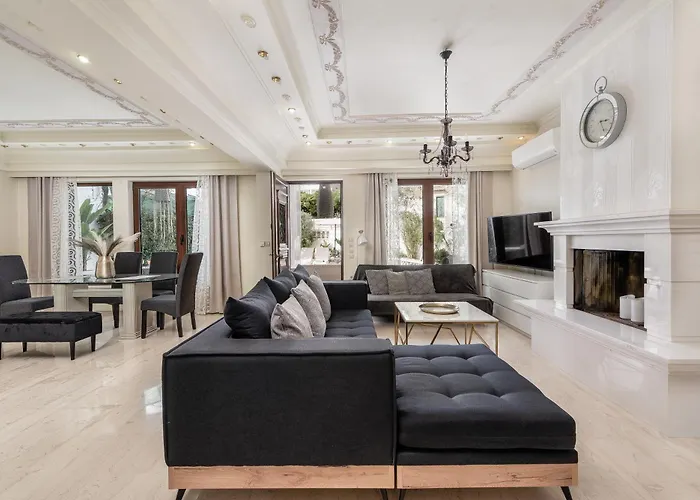 Mikaela's Pool House Villa