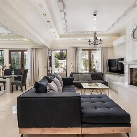 Mikaela's Pool House Villa