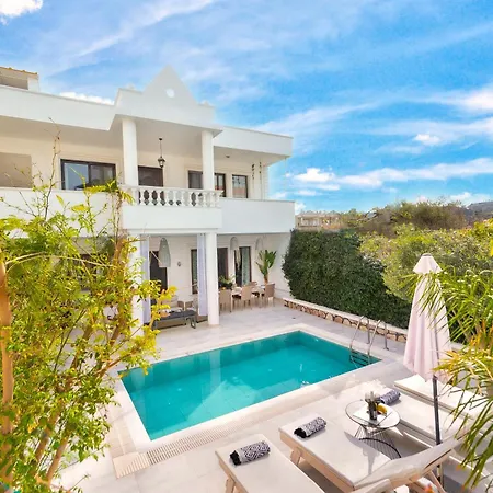 Mikaela's Pool House Villa