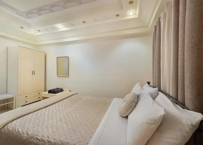 Mikaela's Pool House Villa *