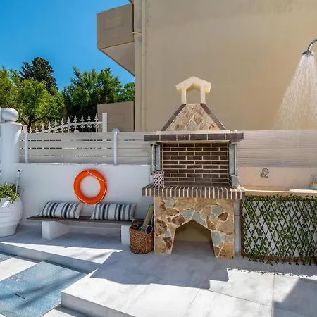 Mikaela's Pool House Villa