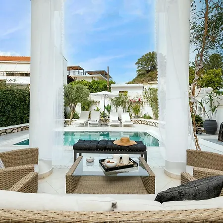 Vilă Mikaela's Pool House