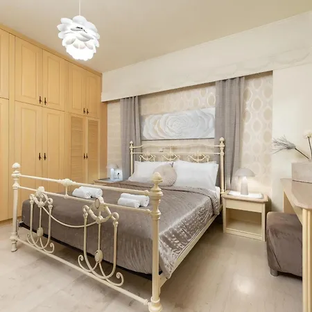 Mikaela's Pool House * Afantou