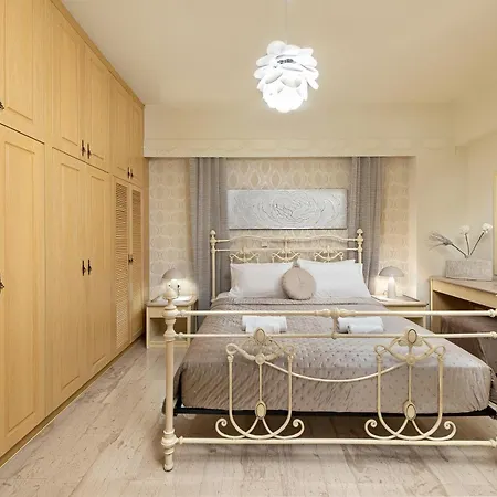 Mikaela's Pool House *