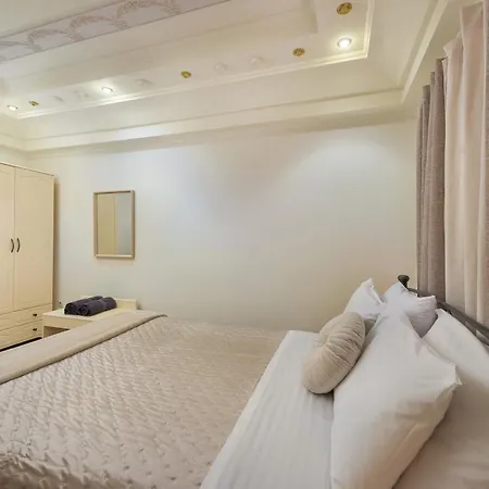 Mikaela's Pool House Villa *