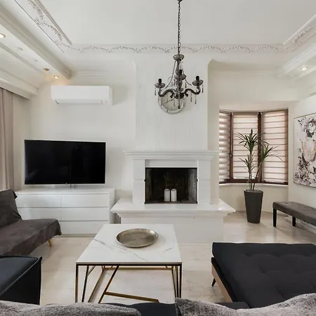 Villa Mikaela's Pool House