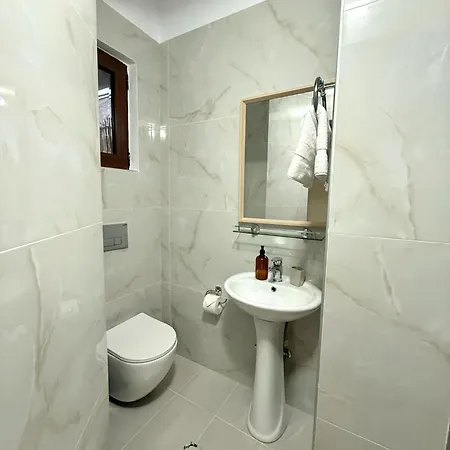Mikaela's Pool House Vilă