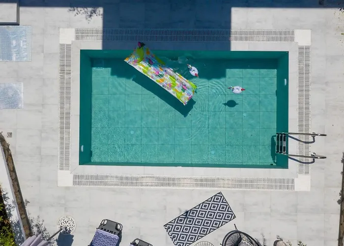 Mikaela's Pool House * Afantou