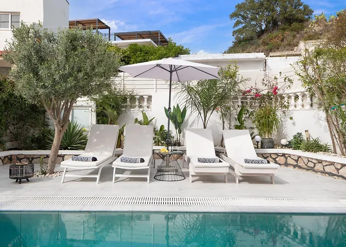 Mikaela's Pool House *