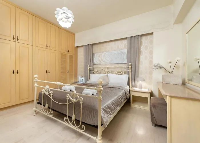 Mikaela's Pool House * Afantou