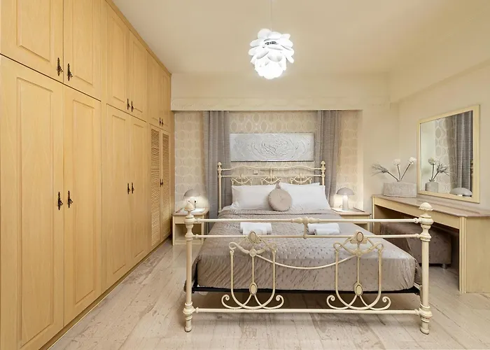 Mikaela's Pool House *