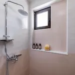 Vilă Mikaela's Pool House